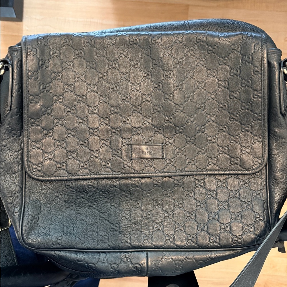 Gucci Black Embossed GG Leather Messenger Bag - Picture 2 of 10